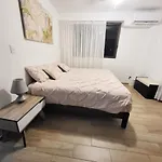 Departamento de 3 habitaciones y 3 baños.