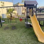 Casa Familiar Cerca De La Playa Con Terraza Privada