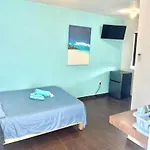 Bamboo Apartments Close To Ferry And The Beach
