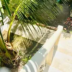 Bamboo Apartments Close To Ferry And The Beach
