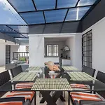 Apartamento Con Comedor Exterior
