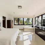Stylish Lagoon Front Villa By Casa Paraiso