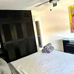 Deco 6 Downtown 3 Bed Apartment