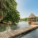 *Villa Sicilia Lagoon Front By Casa Paraiso*