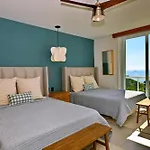 Beachfront Apartment Blue Vista