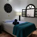 En El Centro, Amplio Y Equipado
