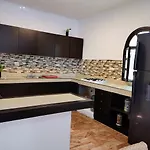 En El Centro, Amplio Y Equipado