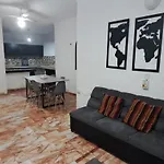 En El Centro, Amplio Y Equipado