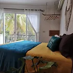 Beautiful & Cozy Near Beach Apartment Pool & Kingsize Bed