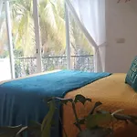 Beautiful & Cozy Near Beach Apartment Pool & Kingsize Bed