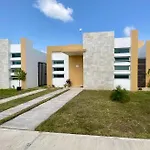 Casa Vallejo En Residencial Becquer