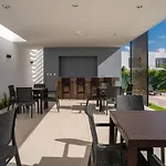 3Br Modern House Located In Downtown\'S Heart