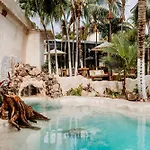 Nomads Experience Hotel