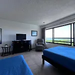 Great Price, Beautiful Beach And Pool, 1 Bedroom