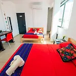 The Mermaid Hostel Beach (Adults Only)