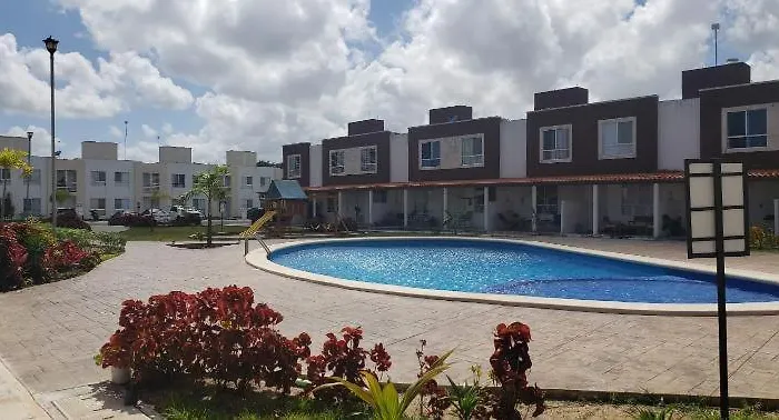 Descanso y diversión en privadas turquesa. Casa con alberca y terraza, Ven y disfruta.