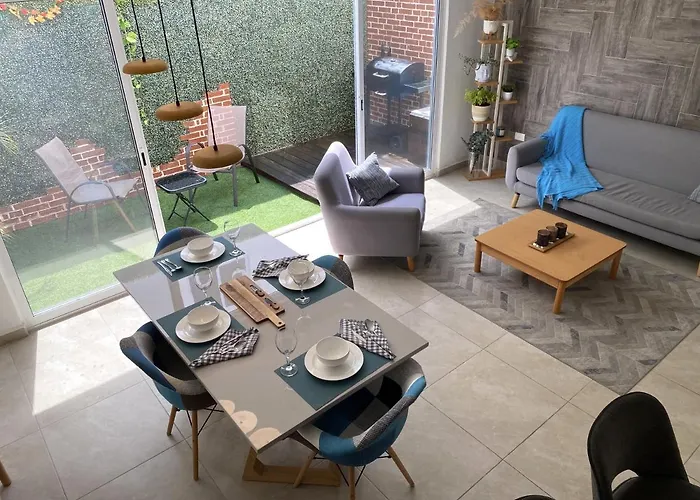 Casa Familiar Cerca De La Playa Con Terraza Privada