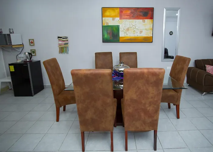 Centrico Y Comodo Departamento, Sobre Avenida Principal En Cancun.
