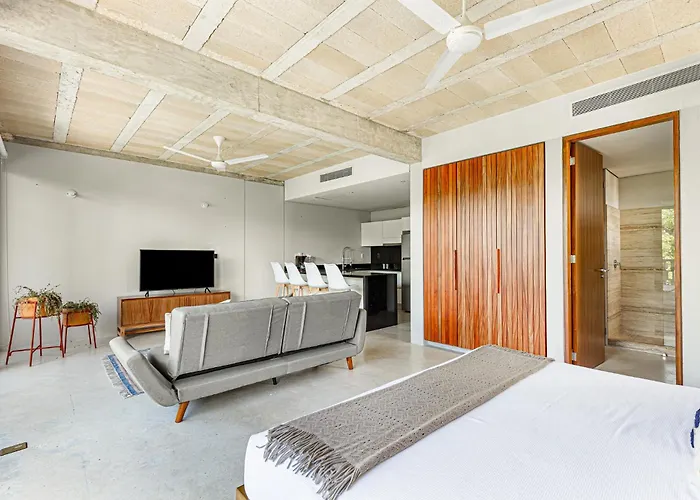 Spacious Large Loft With Pool