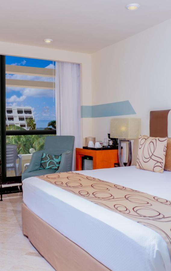 Oh! On The By Oasis Cancún