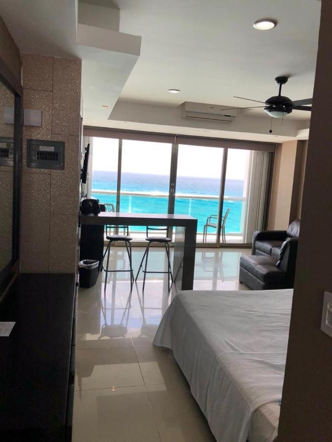 Ocean Front Studio * Cancún