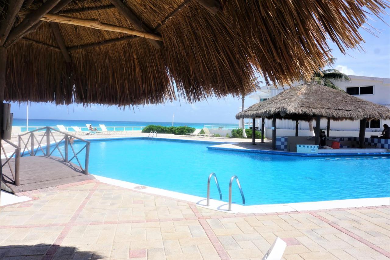 Apartahotel Brisas Beachfront Penthouses 4*