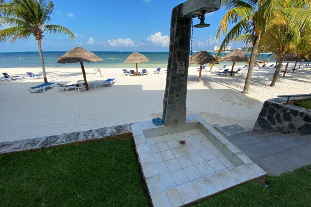 Oceanfront Bm By Andiani Cancun