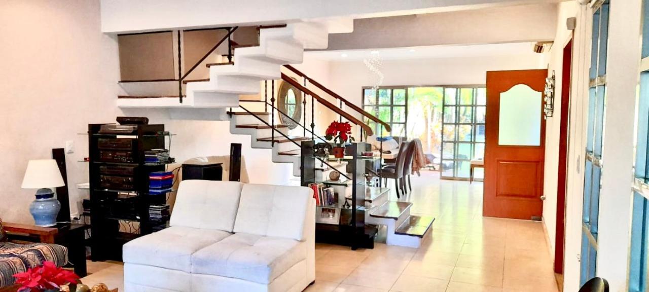 Homestay La Maison Bleue *