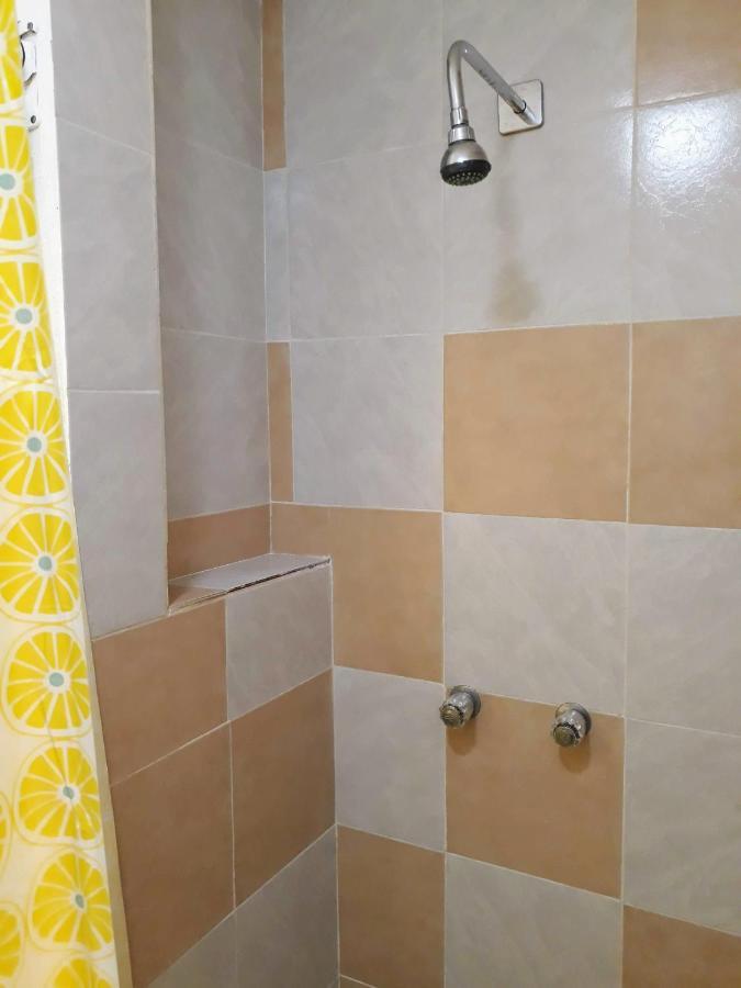 In Guest - 2, Private Bathroom, A C, Wi-fi 50 Mbps In Downtown Pensión Cancún