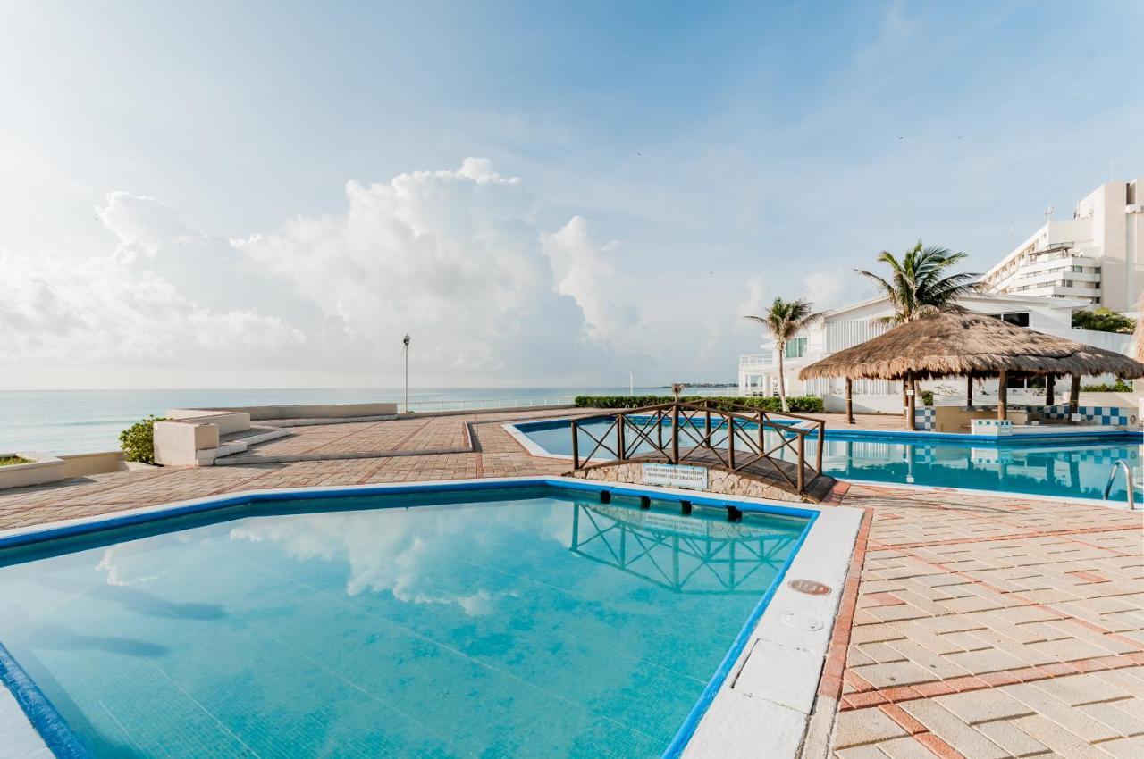 Rooftop Private Jacuzzi In Beach Front Penthouse