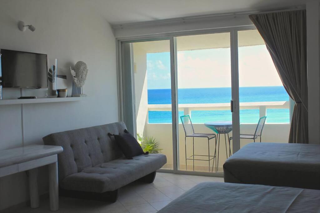 Beachfront Ph+Roof Garden, Ocean & Lagoon Views Apartment Cancun