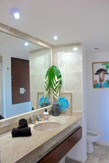 Apartment Beachfront Ph+Roof Garden, Ocean & Lagoon Views *