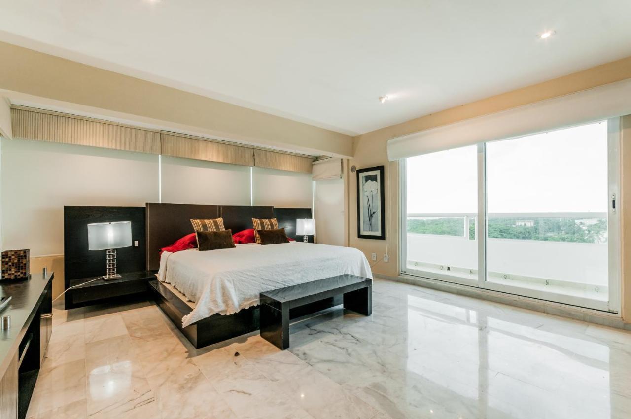 Rooftop Private Jacuzzi In Beach Front Penthouse 3*