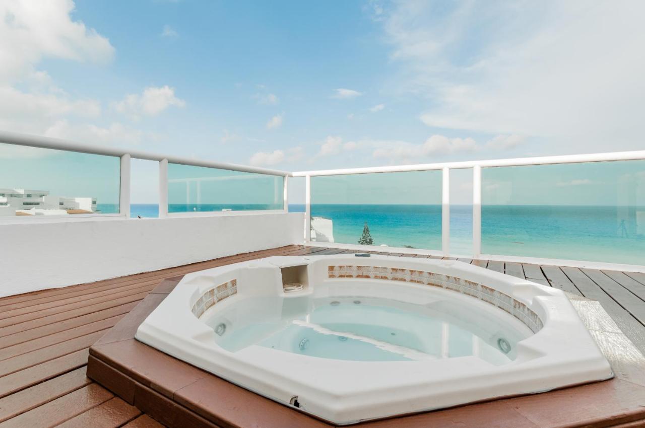Rooftop Private Jacuzzi In Beach Front Penthouse