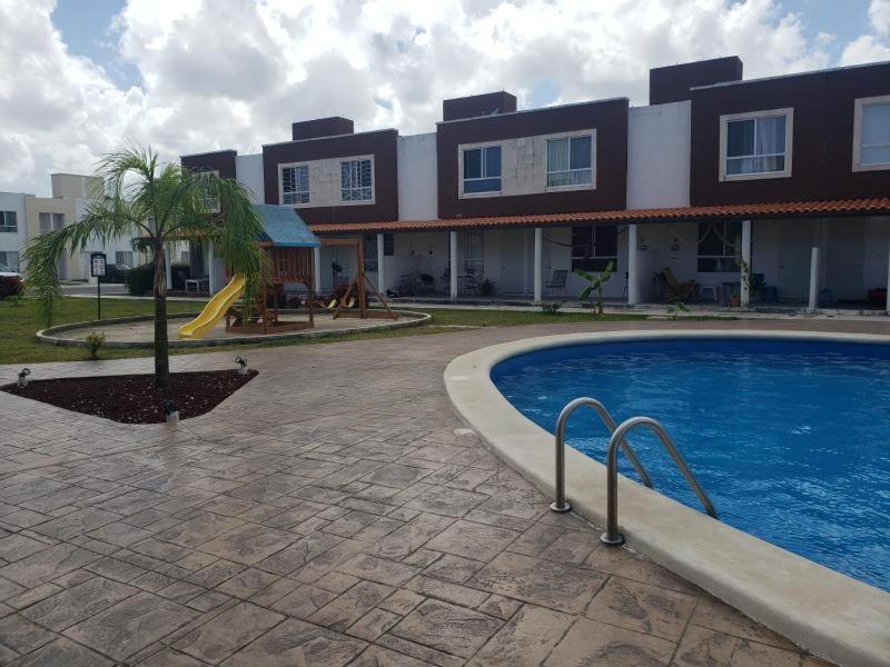 Descanso y diversión en privadas turquesa. Casa con alberca y terraza, Ven y disfruta. Сasa de vacaciones Cancún