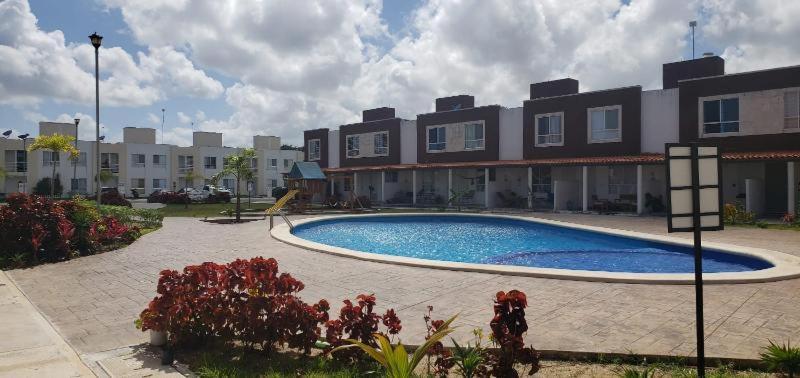 Descanso y diversión en privadas turquesa. Casa con alberca y terraza, Ven y disfruta. Cancún