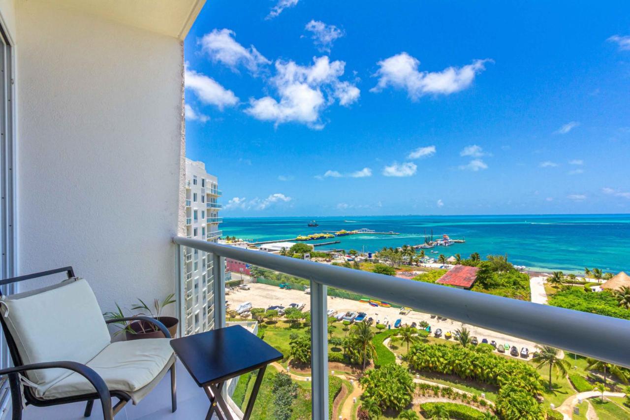 Amara Beachfront By The Sea Apartamento *