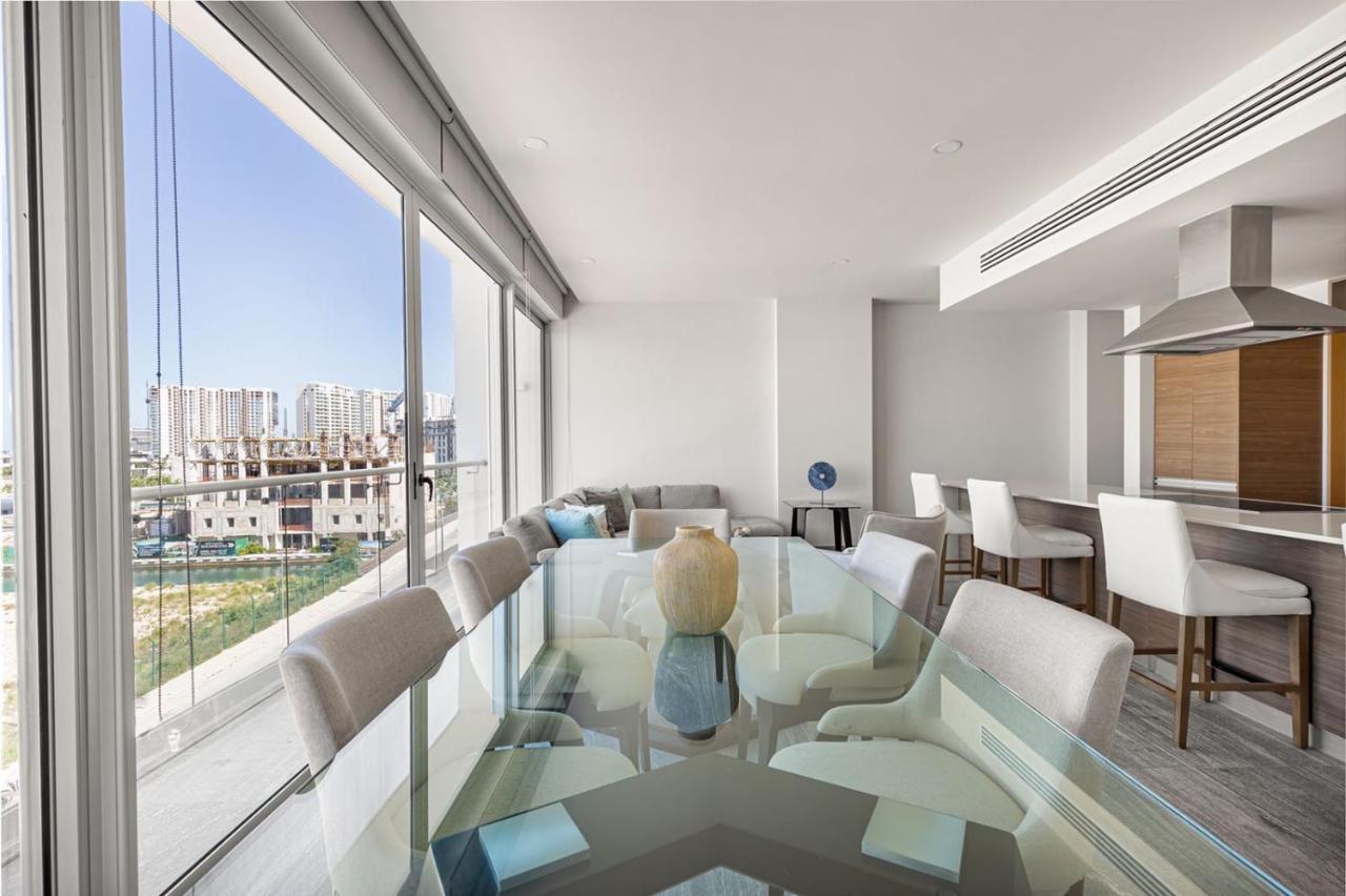 Luxury 3br Condo* Rooftop Pool, Near The *
