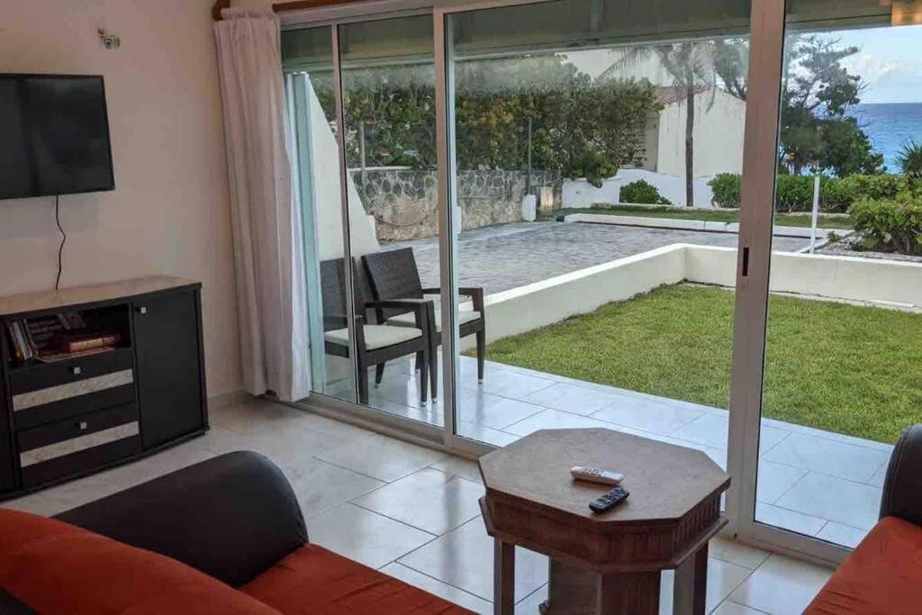 Oceanfront, Entire Apartamento