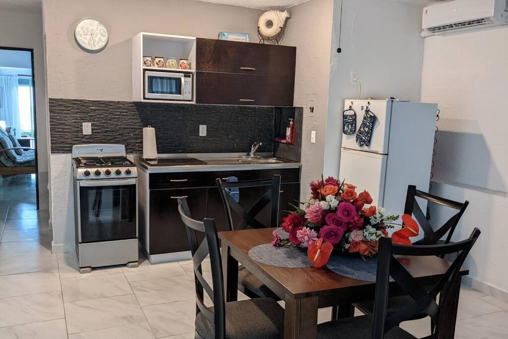 Oceanfront, Entire Apartamento