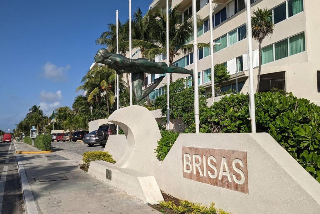 Oceanfront, Entire Apartamento