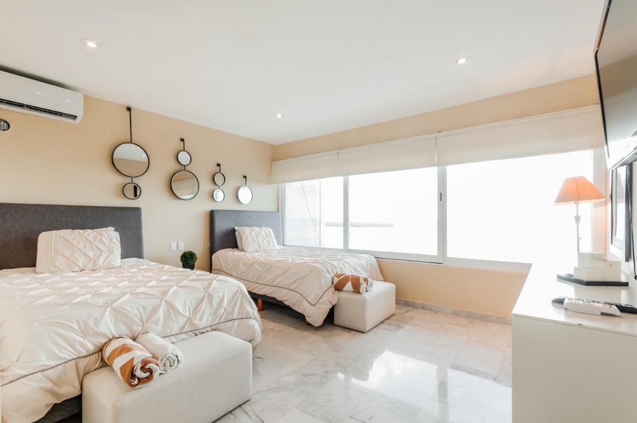 Rooftop Private Jacuzzi In Beach Front Penthouse 3*