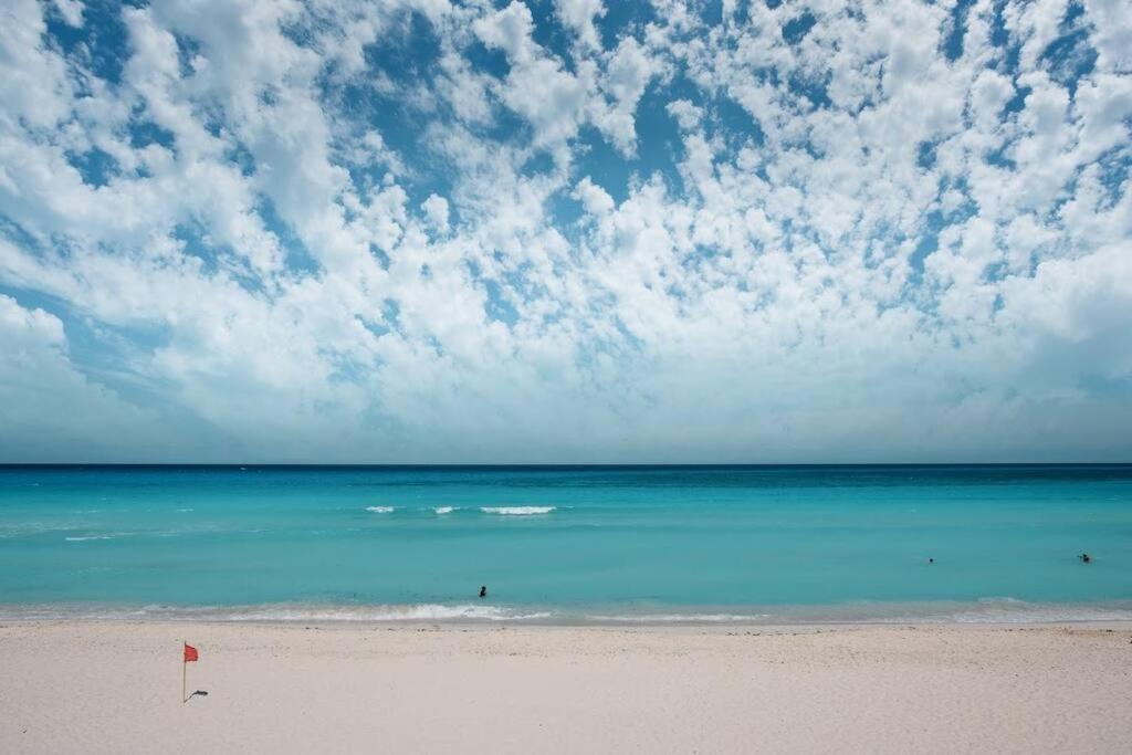 Ocean Front 2c, New Listing Apartment Cancun