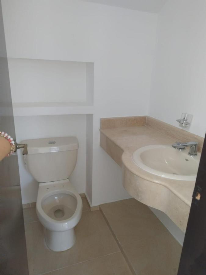 Hermosa Casa A 15 Minutos Del Aeropueto De En Exclusivo Fraccionamiento Residencial Villa