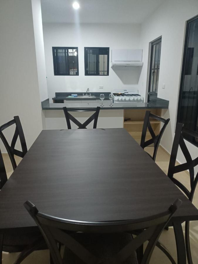 Hermosa Casa A 15 Minutos Del Aeropueto De En Exclusivo Fraccionamiento Residencial * Cancun