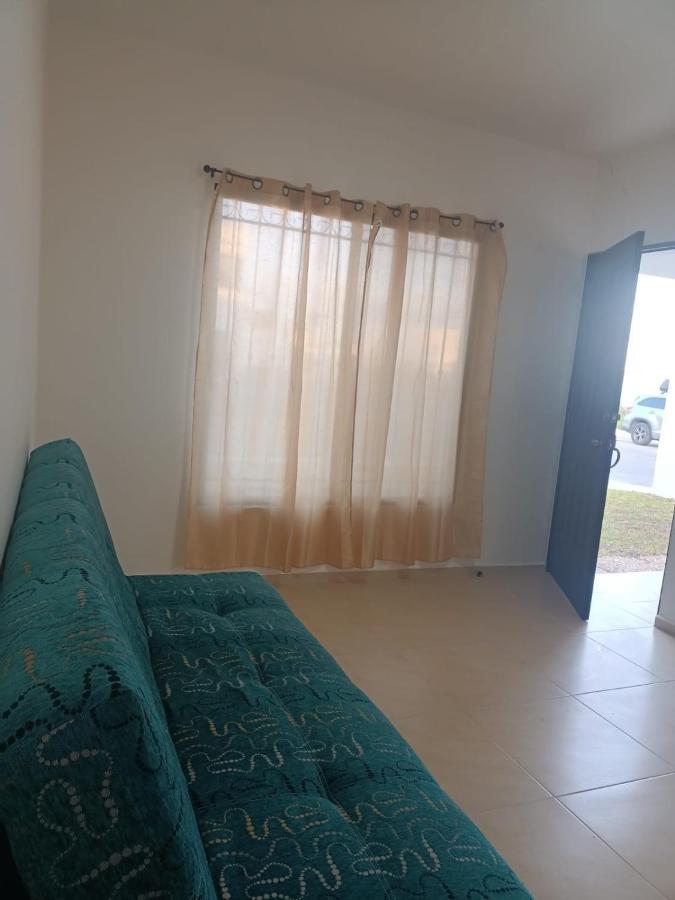 Hermosa Casa A 15 Minutos Del Aeropueto De En Exclusivo Fraccionamiento Residencial Villa *