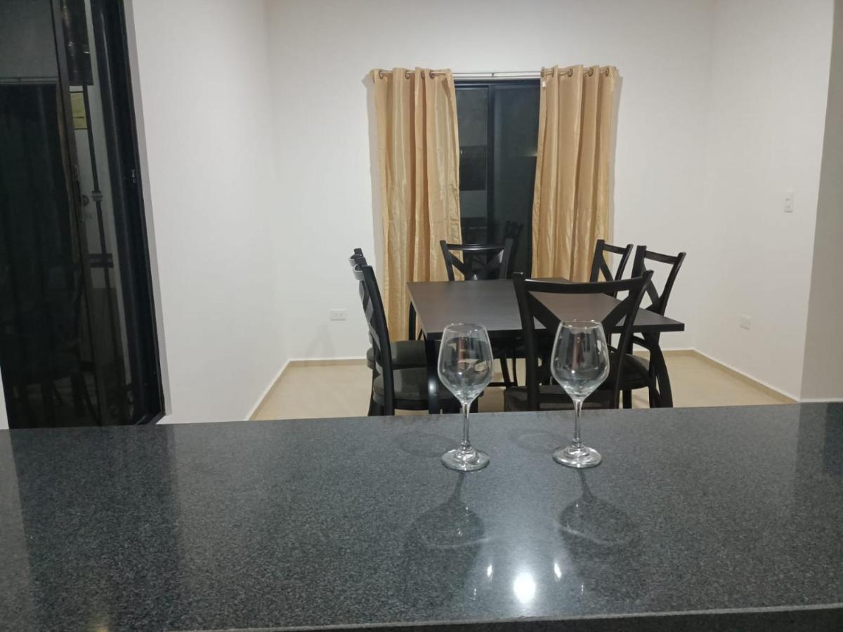 Hermosa Casa A 15 Minutos Del Aeropueto De En Exclusivo Fraccionamiento Residencial Villa *