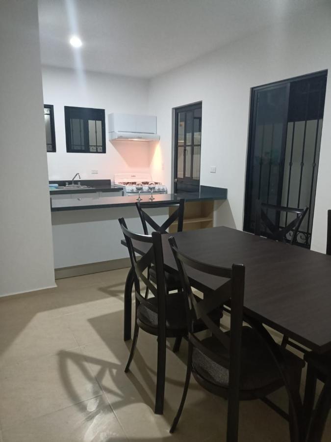 Hermosa Casa A 15 Minutos Del Aeropueto De En Exclusivo Fraccionamiento Residencial