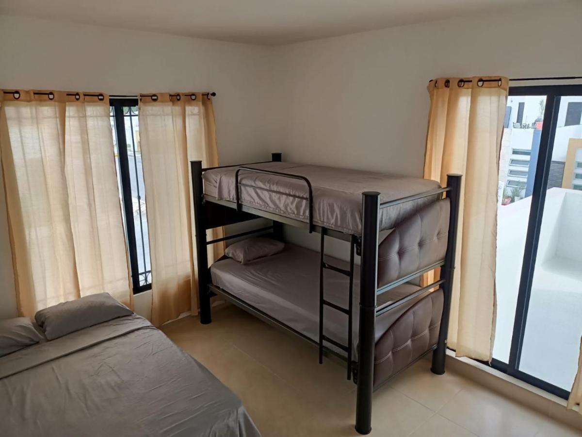 Hermosa Casa A 15 Minutos Del Aeropueto De En Exclusivo Fraccionamiento Residencial Villa *