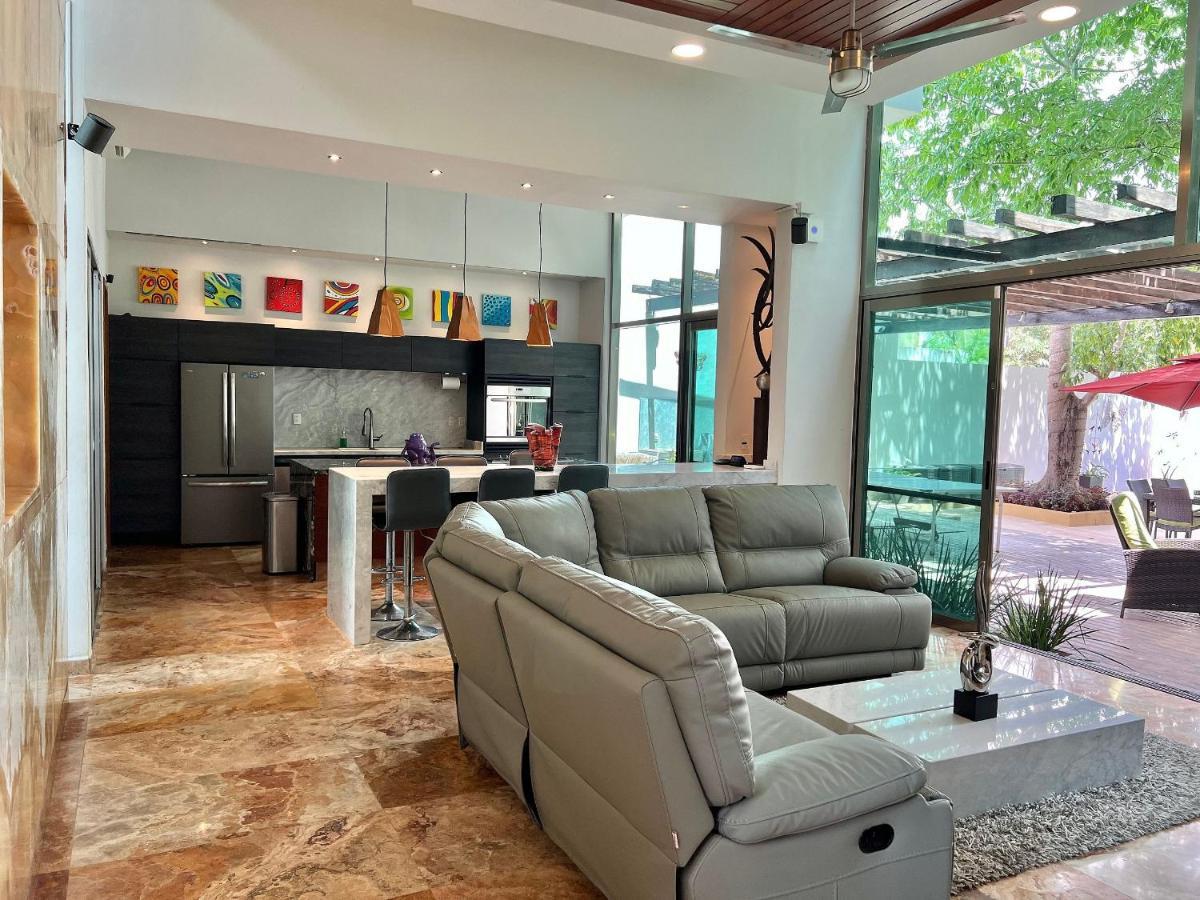 Сasa de vacaciones Espectacular Casa 25 Personas En Fraccionamiento Privado Con Terraza, Alberca Y Grill Cancún